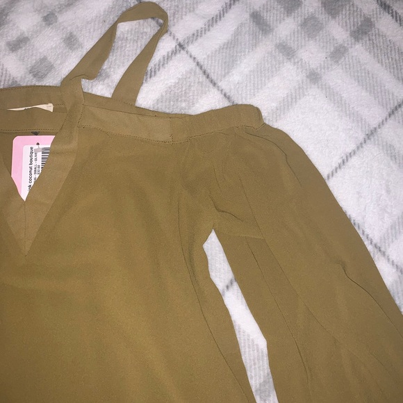 Entro off the shoulder olive top - Picture 4 of 6